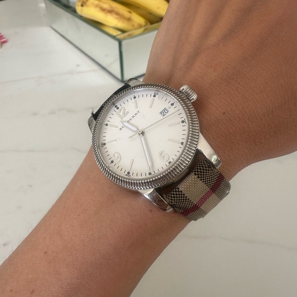 Burberry Watch Authentic! - Picture 1 of 5